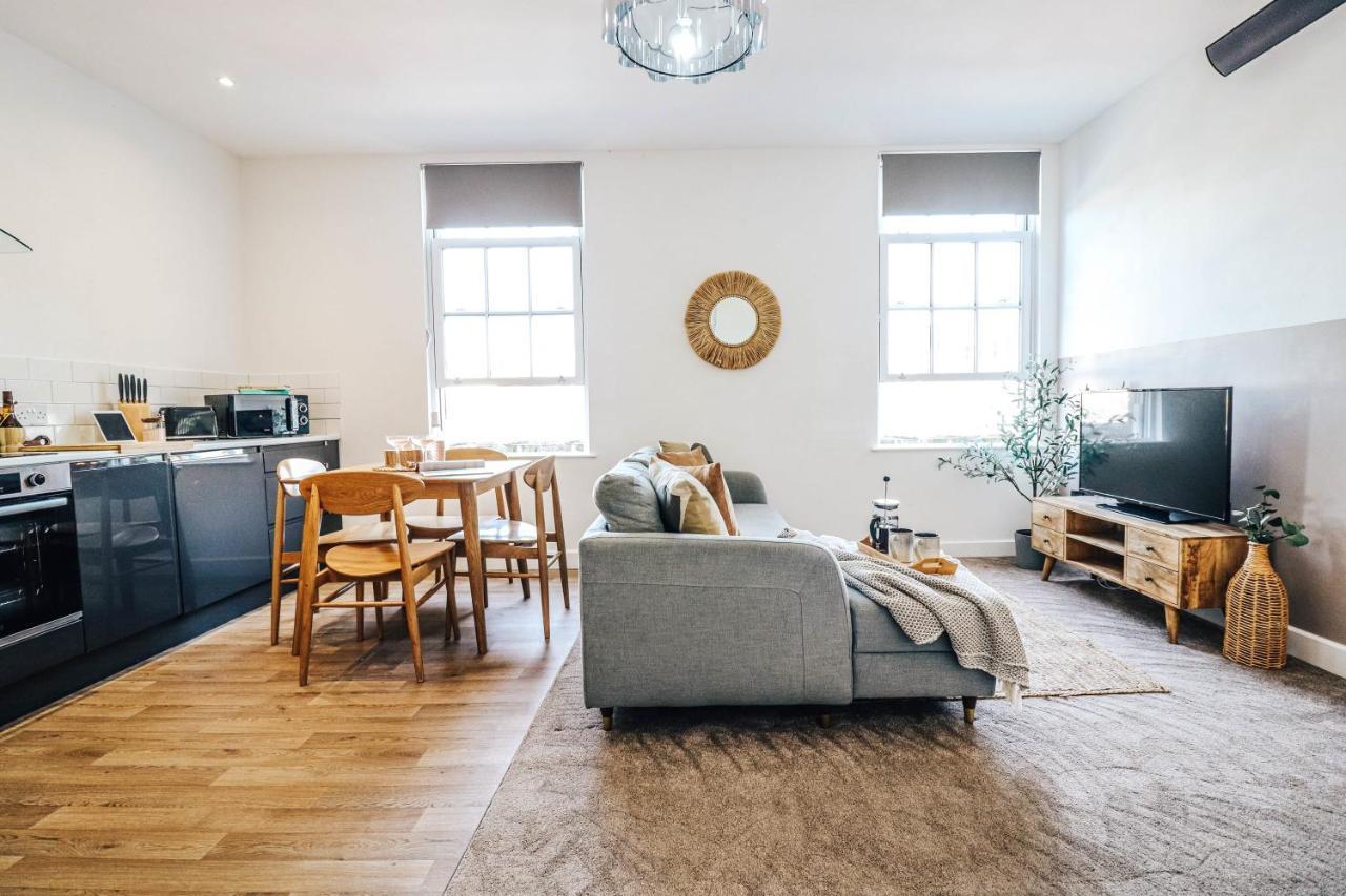 Principality View Apartment Two, By Solace Stays カーディフ エクステリア 写真