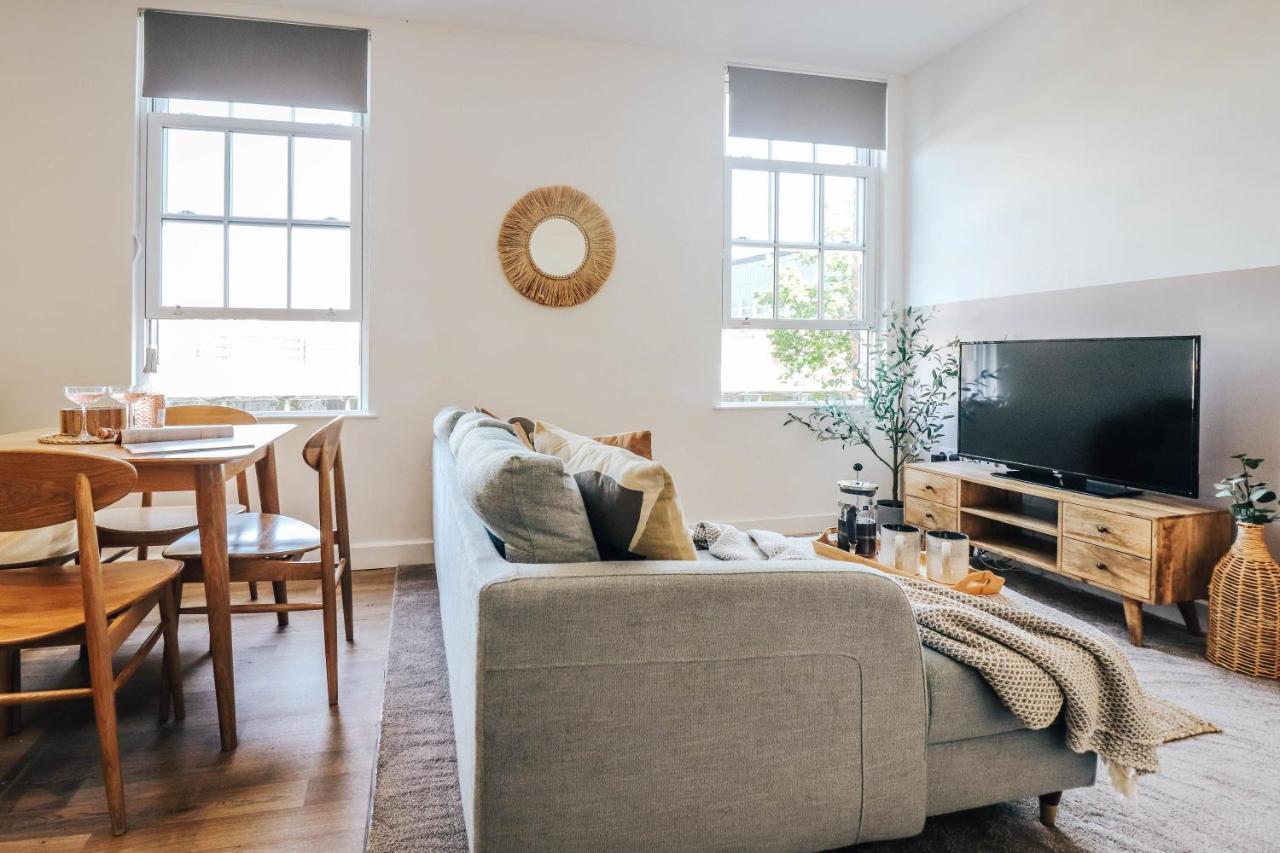 Principality View Apartment Two, By Solace Stays カーディフ エクステリア 写真